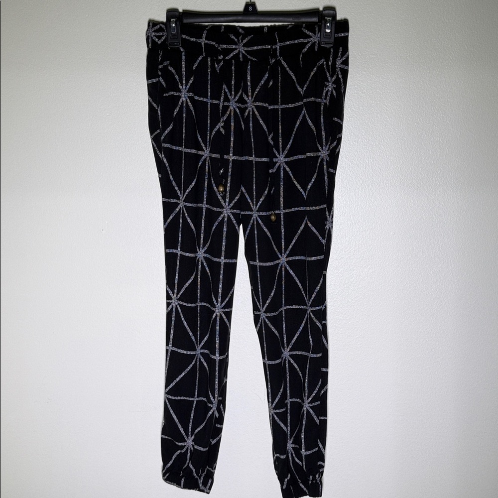 Old Navy lightweight drawstring lounge pants with elastic ankles and pockets